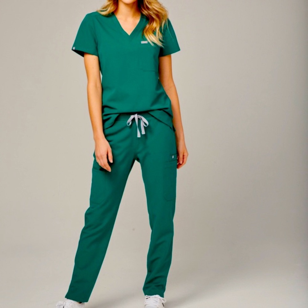 FIGS limited edition scrub set- hunter green